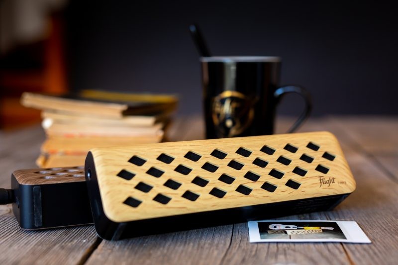 Flight Tiny6 Maple Bluetooth Ukulele Versterker 2x3W met Oplaadbare Batterij en Maple Afwerking