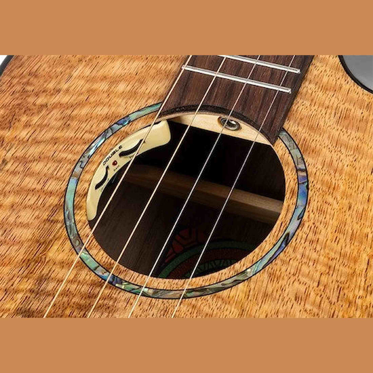 Flight Maia Baritone EQ-A Elektrisch-Akoestische Baritone Ukulele met Solid Mango Top, Rosewood Body en Stalen Snaren