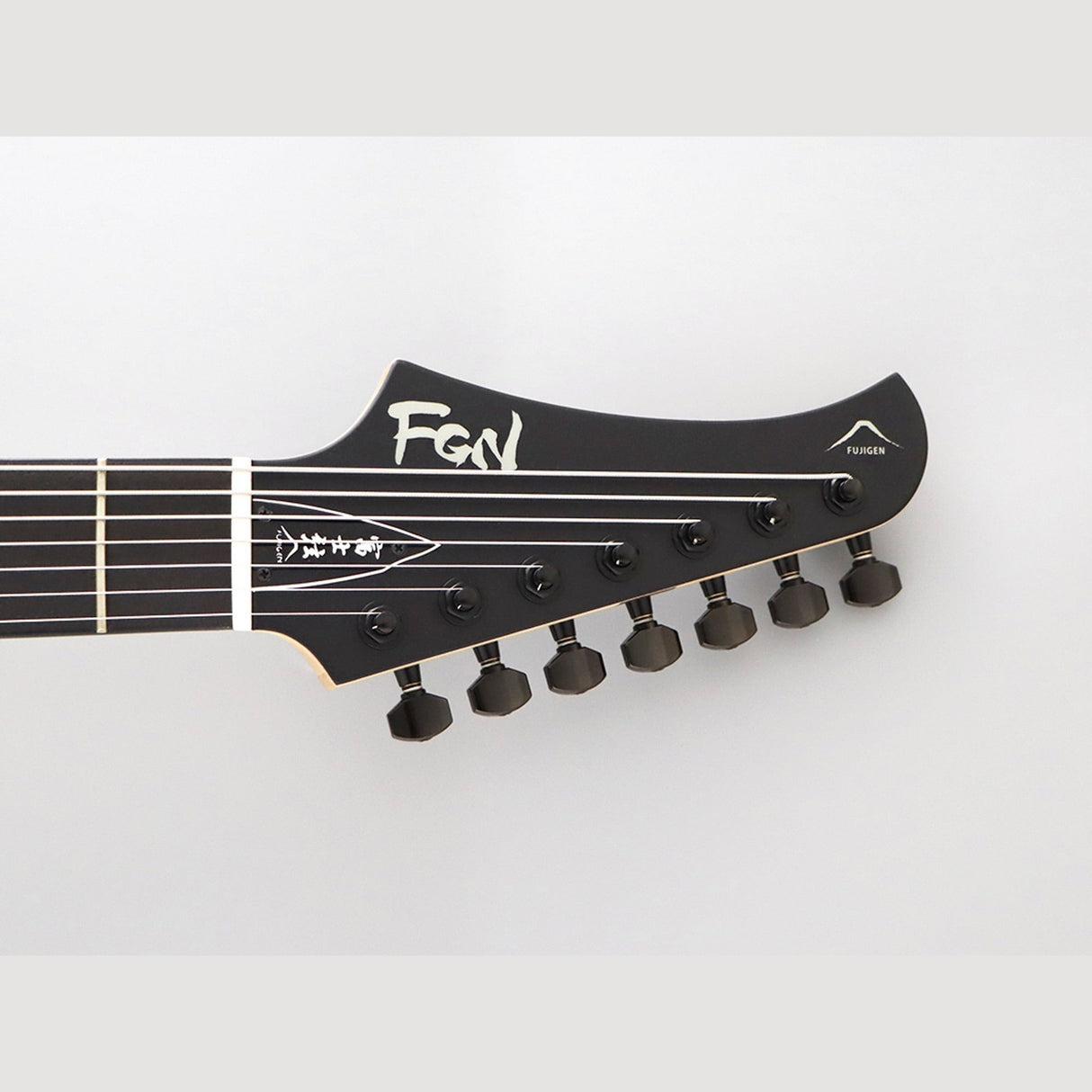 FGN J-Standard Mythic elektrische gitaar Open Pore Black 7-snarig Fishman Fluence