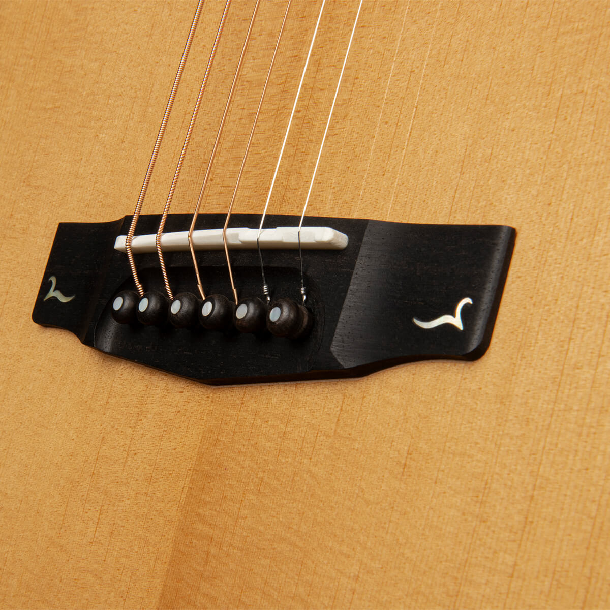 Cort Gold-Edge – Massief Flamed Myrtlewood, Torrefied Sitka & L.R. Baggs Anthem