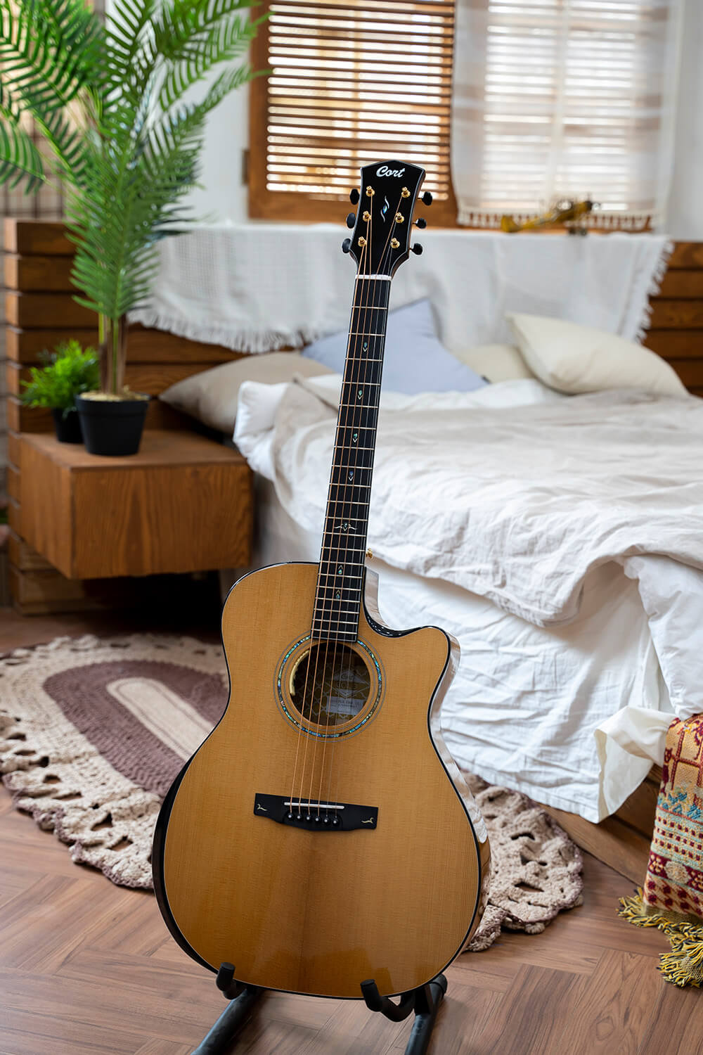 Cort Gold-Edge – Massief Flamed Myrtlewood, Torrefied Sitka & L.R. Baggs Anthem