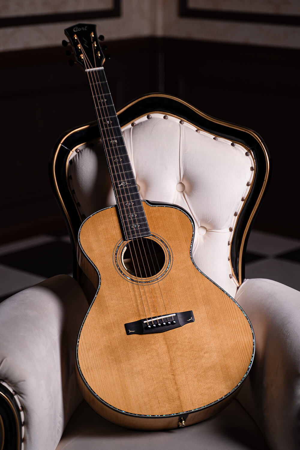 Cort Gold-Passion – Massief Flamed Maple, Engelmann Spruce & L.R. Baggs Anthem