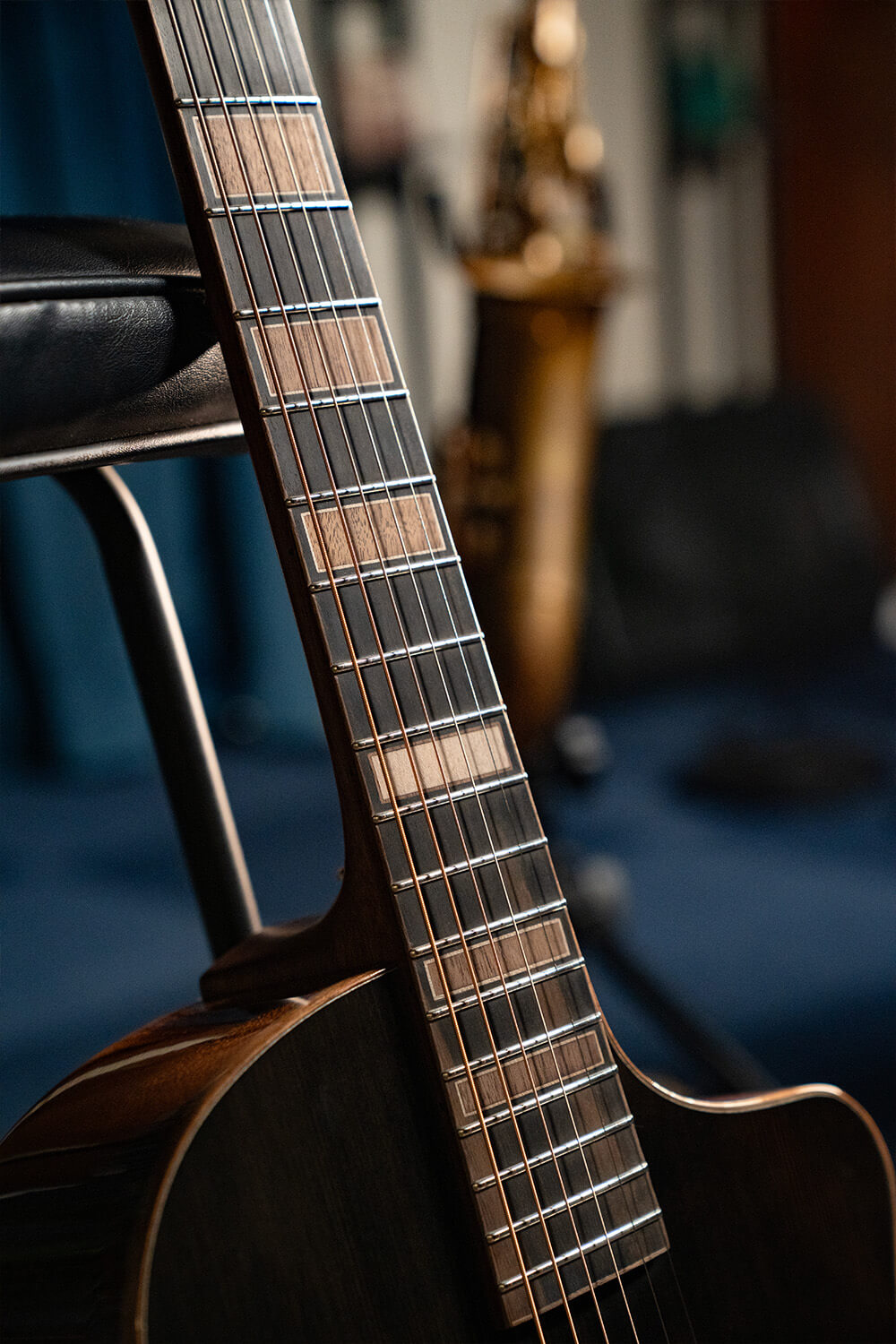 Cort Modern Black Masterpiece – Massieve Europese Spar, Mahonie & Dual Sound Ports