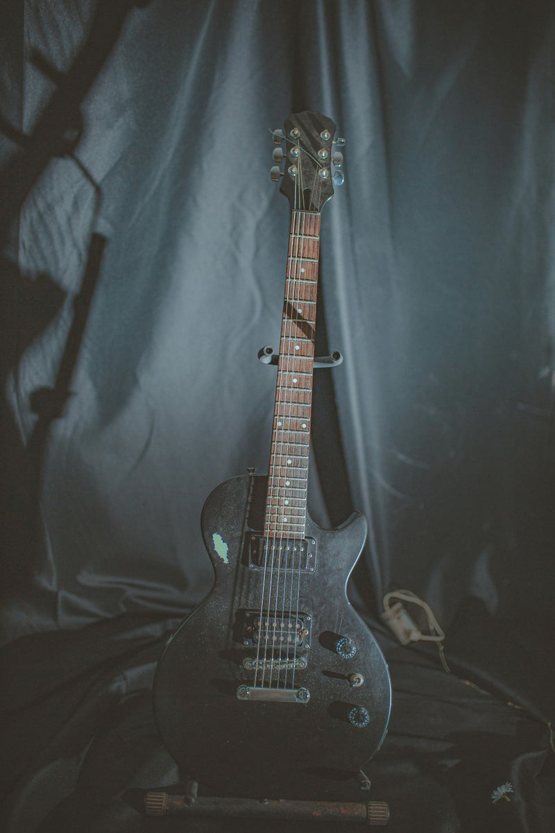 How to Choose the Right Guitar for Beginners? – VDS instrumenten
