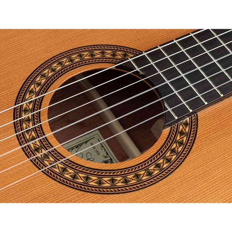 Salvador Cortez CC-25 – Klassieke gitaar met massief ceder bovenblad en mutenyé zij- en achterkant