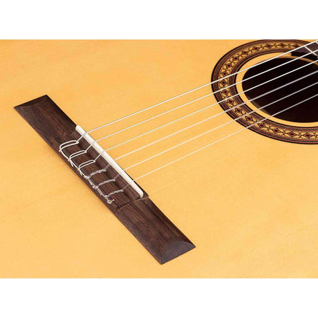 Salvador Cortez CS-25 – Klassieke gitaar met massief spruce bovenblad en mutenyé zij- en achterkant