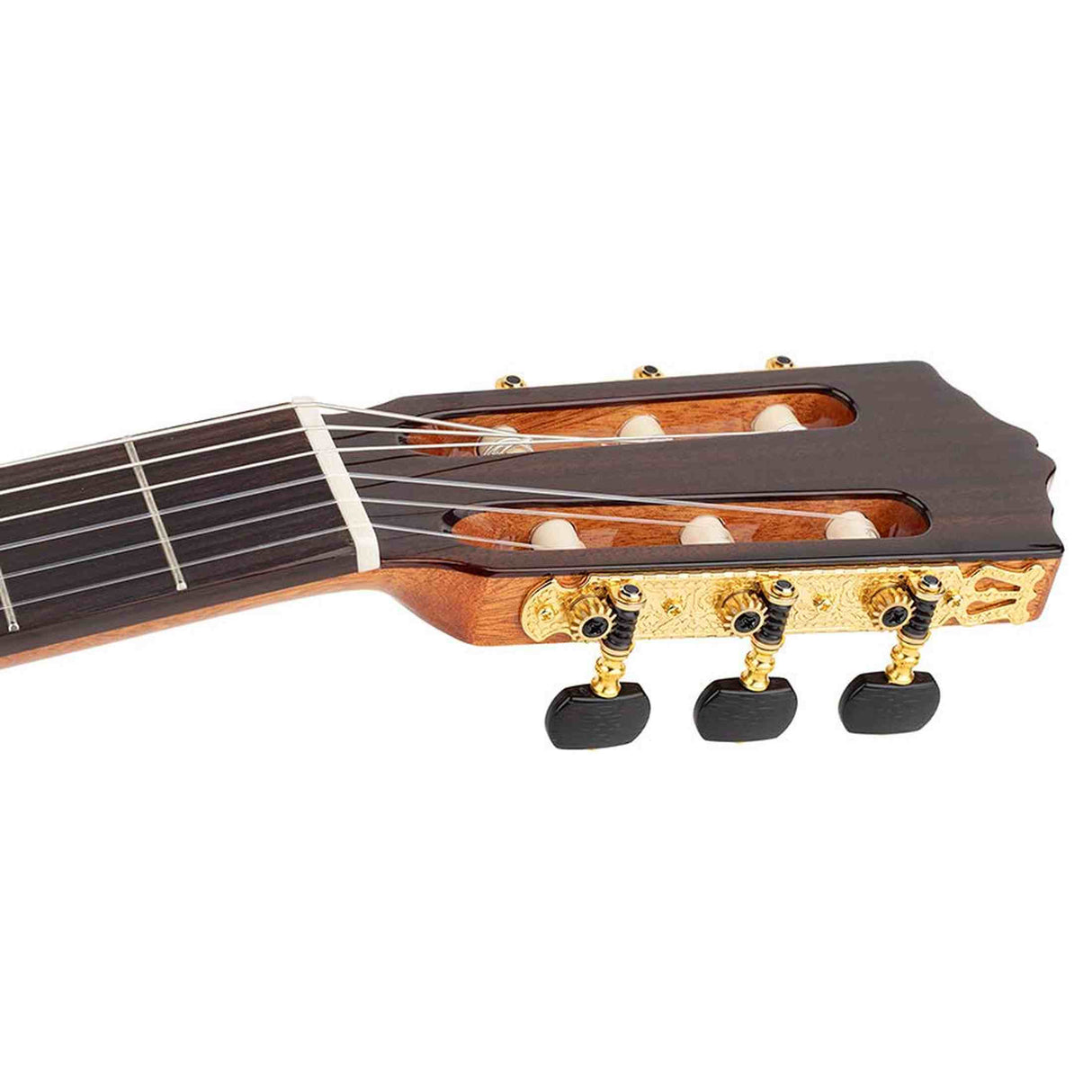 Salvador Cortez CC-60CE – Klassieke gitaar met massief ceder bovenblad, cutaway en Fishman elektronica