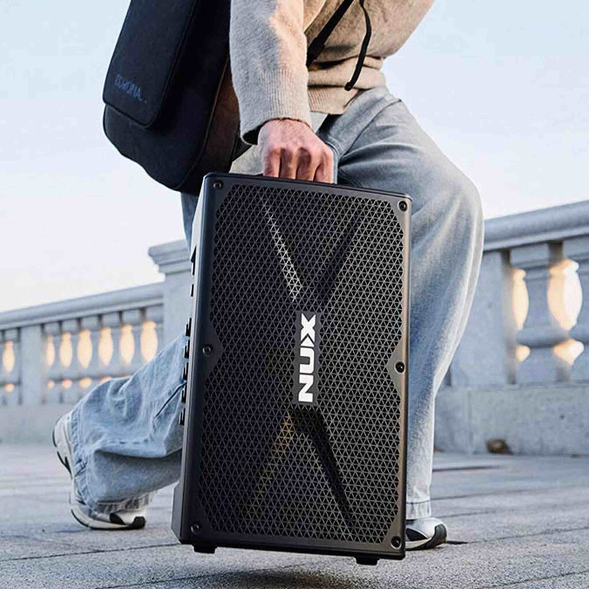 NUX NBA-200FR Actieve Monitor – 200W FRFR met Accu, 2 kanalen, BT & EQ