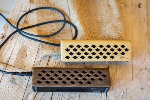 Flight Tiny6 Walnut Bluetooth Ukulele Versterker 2x3W met Oplaadbare Batterij en Walnut Afwerking