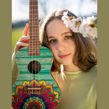 Flight AUC-33 Mansion Concert Ukulele met Spruce Top, Sapele Body en Aquila Nylgut Snaren