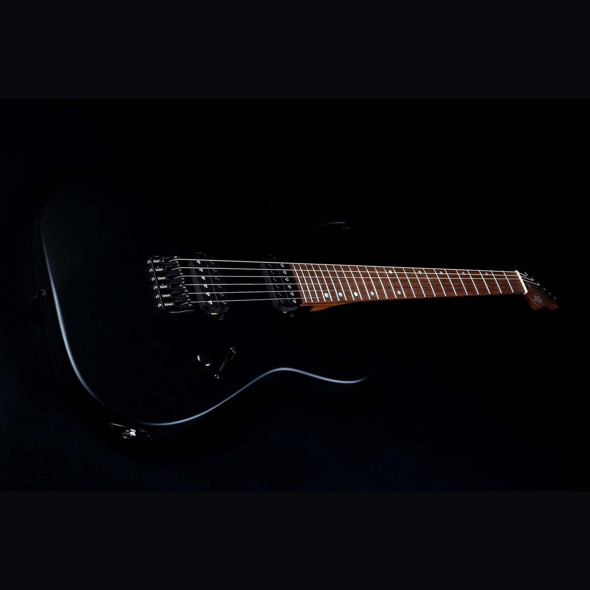 JET JS-501 BK Stygian S-style Elektrische Gitaar HH Vaste Brug Rosewood Toets Satijn Zwart