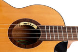 Flight Lily Baritone EQ-A Elektrisch-Akoestische Baritone Ukulele met Solid Cedar Top, Mango Body en Stalen Snaren
