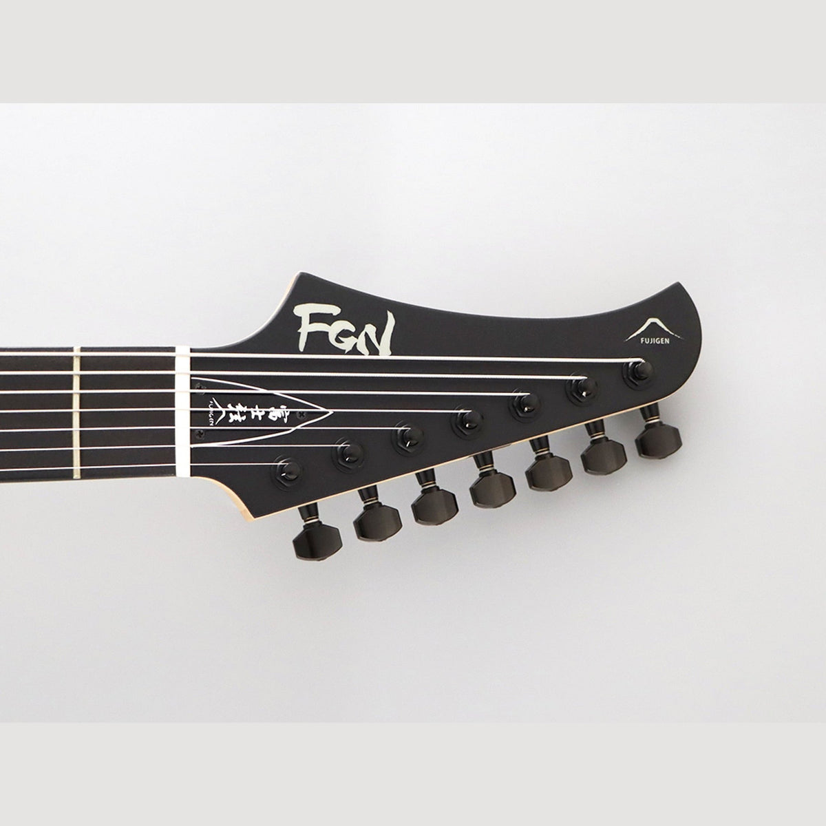 FGN J-Standard Mythic elektrische gitaar Open Pore Black 7-snarig Fishman Fluence