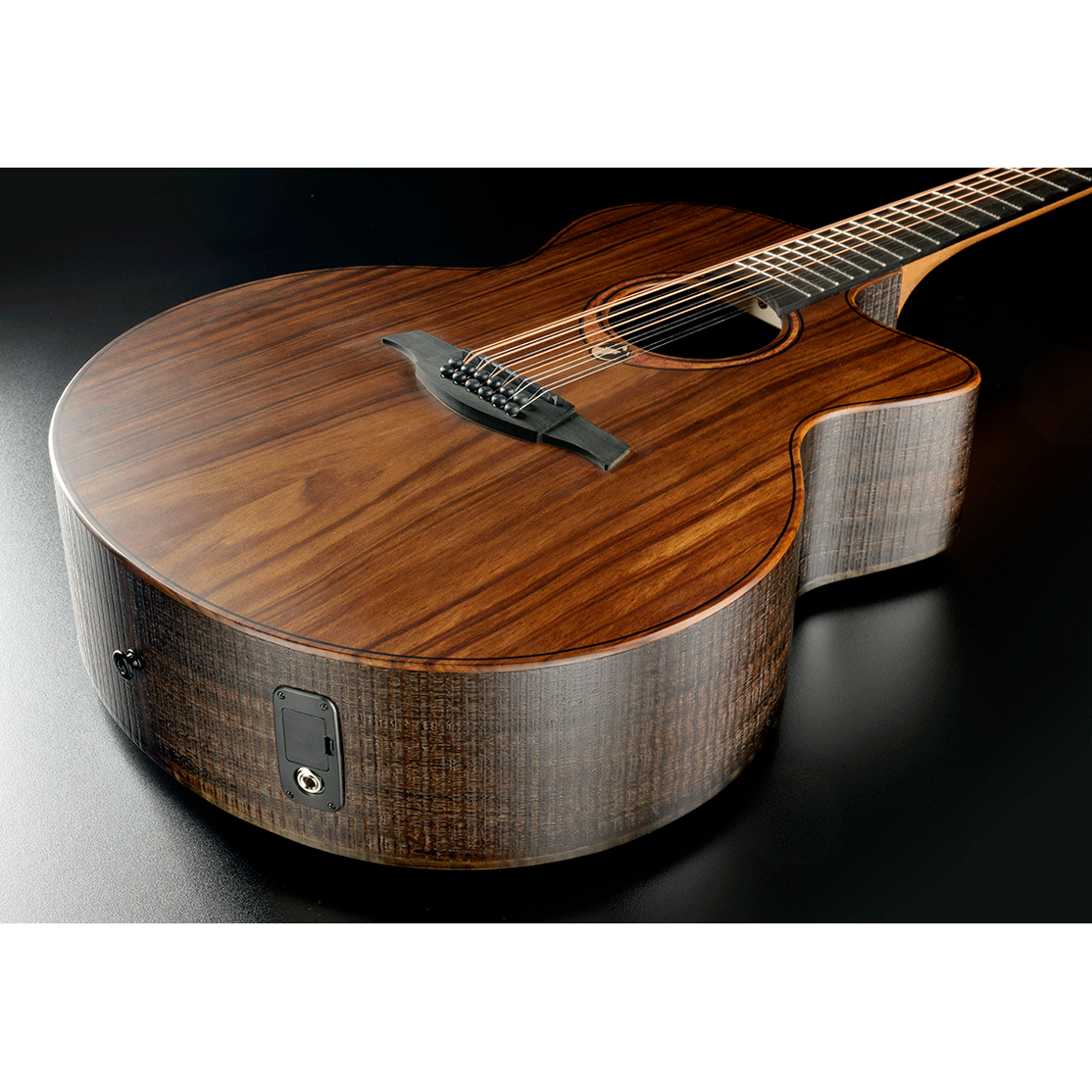 Lâg SAUVAGE-J12CE Western-Akoestische Jumbo 12-snarige Gitaar