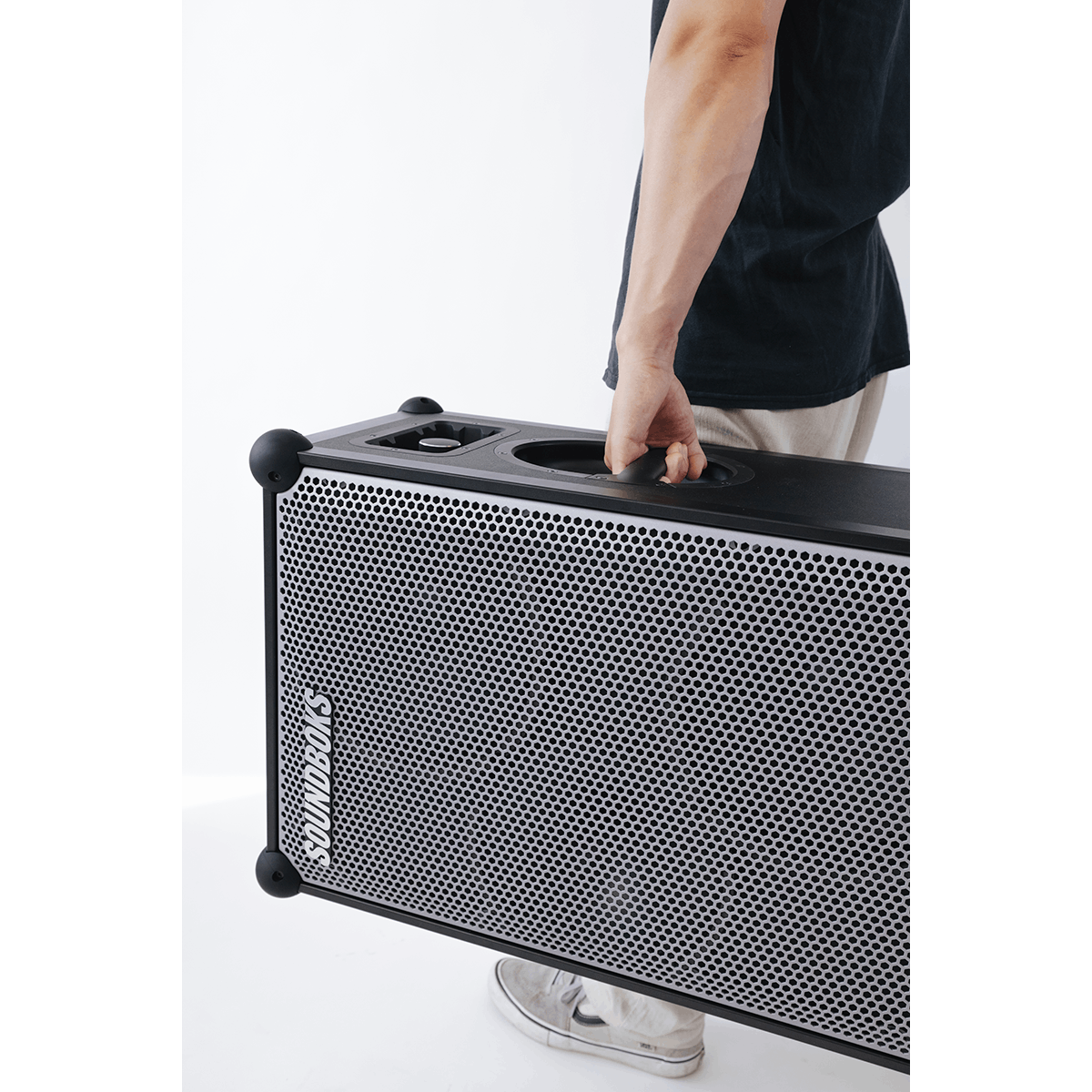 Soundboks 4 Metallic Grijs – Draagbare Outdoor Bluetooth Speaker met 40 Uur Accuduur