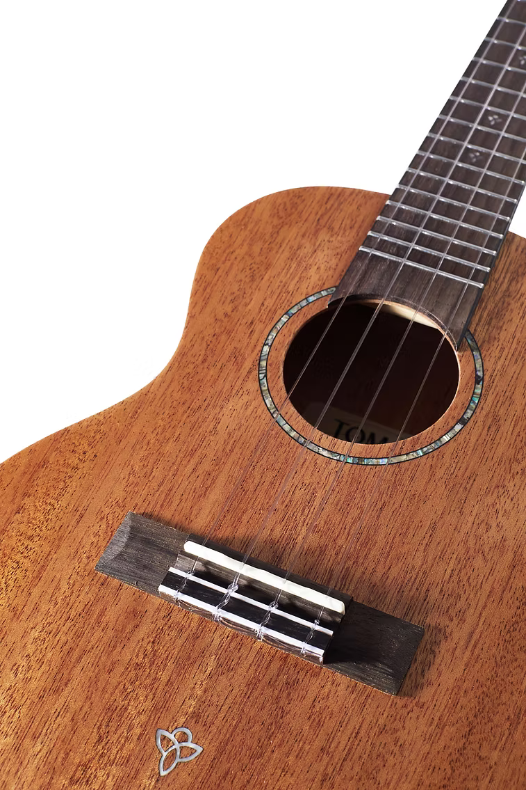 TOM T5 Tenor Ukulele Massief Mahonie met Gecompenseerde Kam en Luxe Hoes