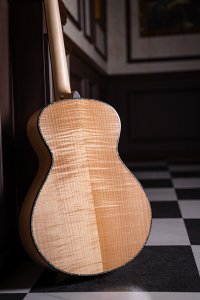 Cort Gold-Passion – Massief Flamed Maple, Engelmann Spruce & L.R. Baggs Anthem