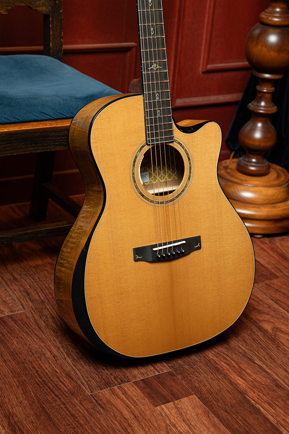 Cort Gold-Edge – Massief Flamed Myrtlewood, Torrefied Sitka & L.R. Baggs Anthem
