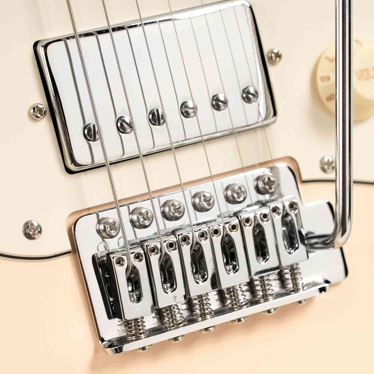 Cort G200SE ACR Elektrische Gitaar HSS Populier Roasted Maple Neck Antique Cream met Tremolo